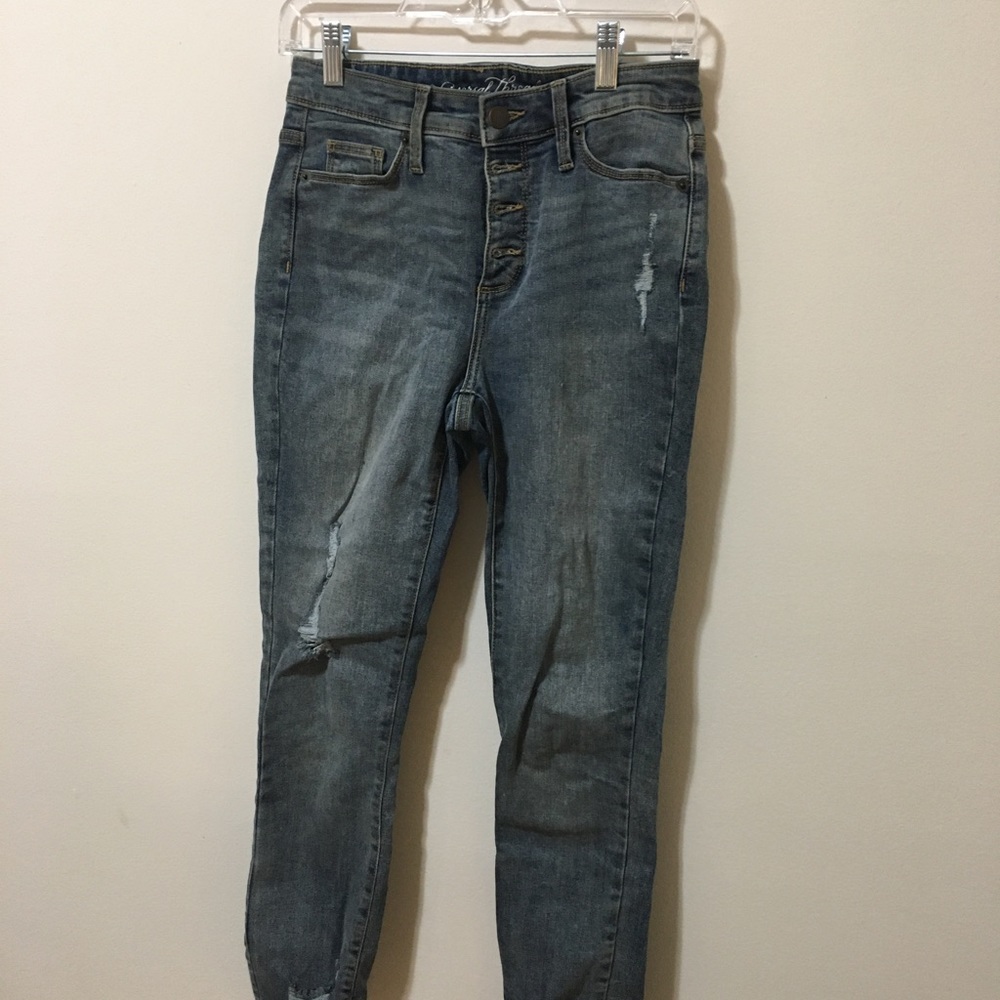 Distressed crop jeans